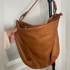 Elegant Tan Soft Leather Shoulder Bag